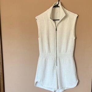 Avisa Sleeveless White Zip-Up Romper nwot sz 0-2 loose